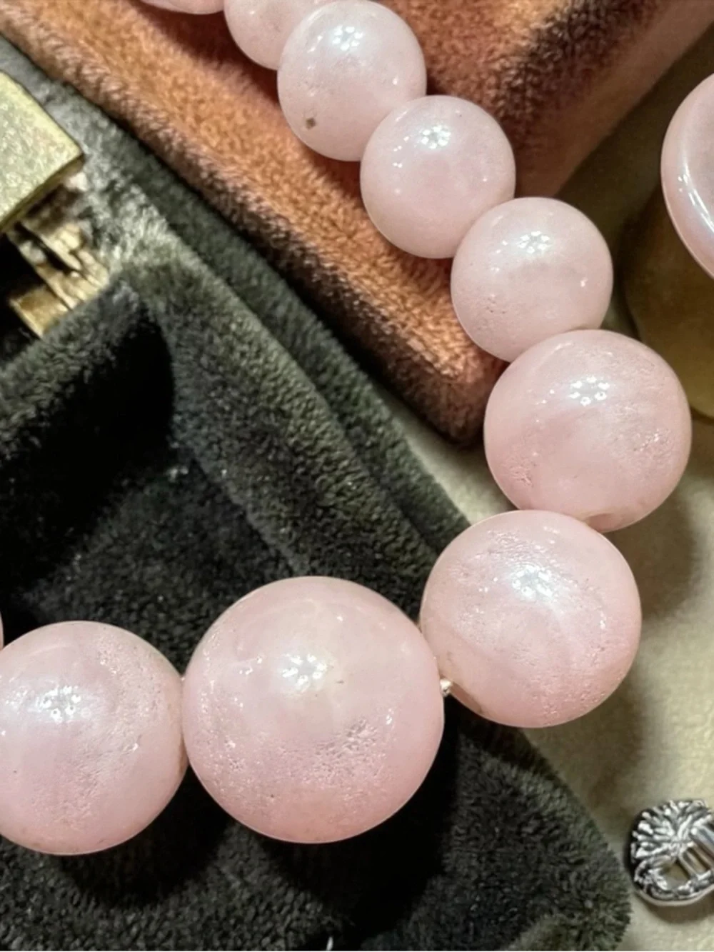 Vtg 1960s Pink Pearlescent Bead Necklace & Clip On Earrings Set Hong Kong